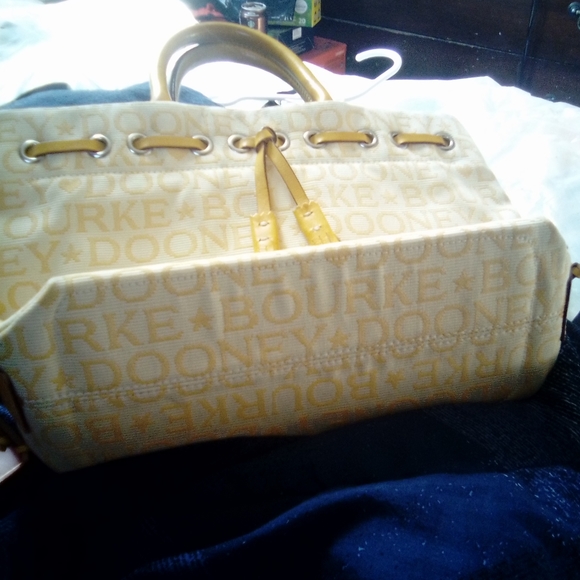 New Dooney and Bourke purse - Picture 2 of 10